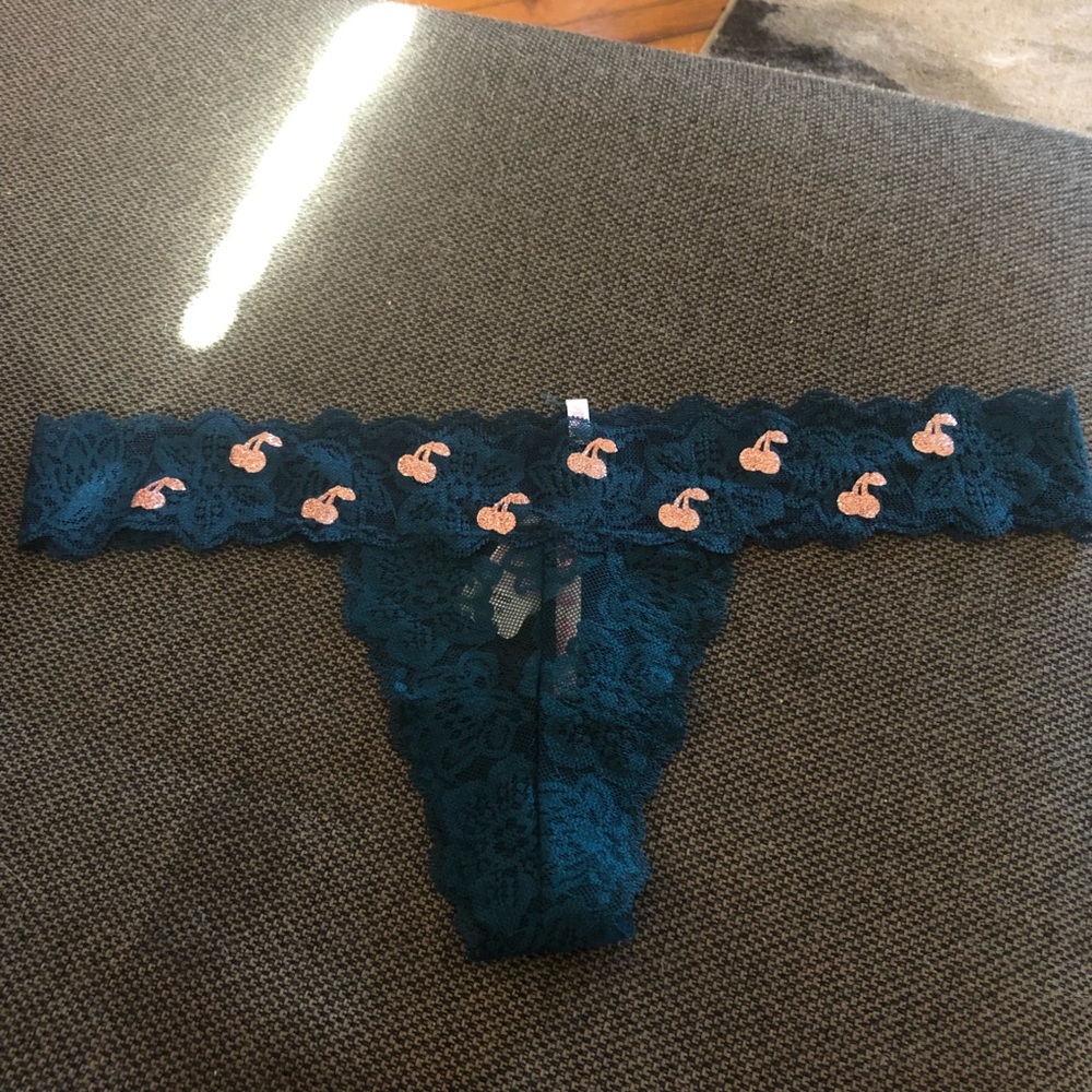 NWT 🍒Victoria’s Secret Lace Thong W/Cherries 🍒